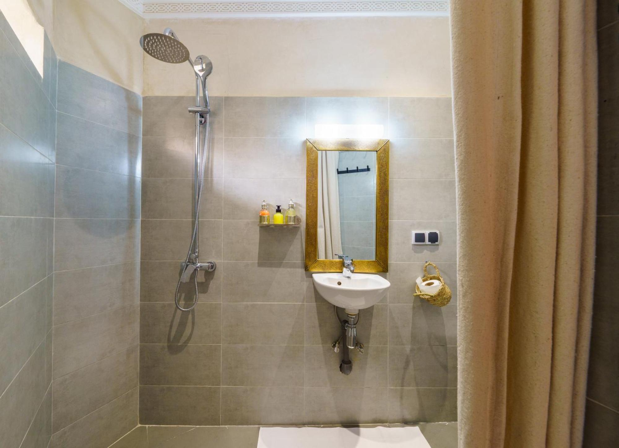 Riad 4 Chambres - Piscine & Petit Dejeuner Gratuit - Wifi Fibre Optique مراكش المظهر الخارجي الصورة